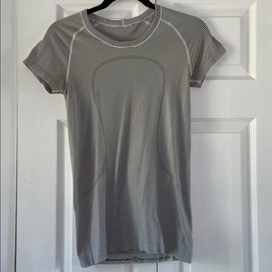 LULULEMON - stripped top